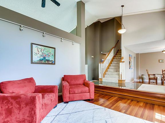 5th image of 609 Hampshire Dr