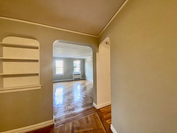 2nd image of 560 W 218th St APT 2E