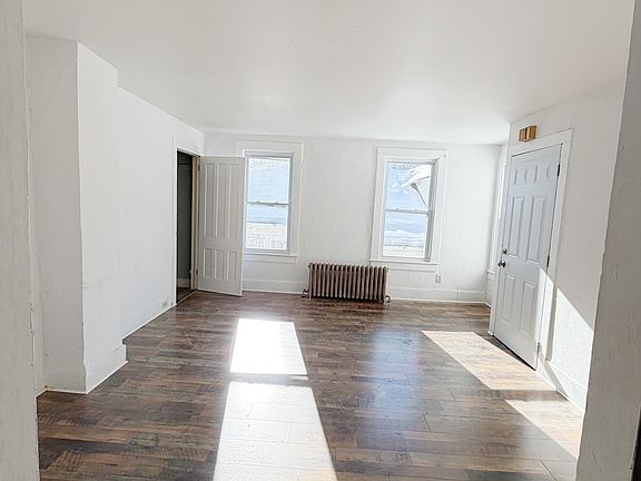 3rd image of 8 Ann St APT 2F