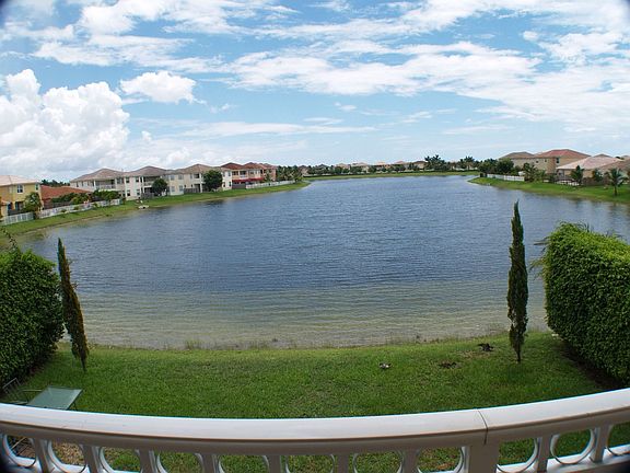 Beautiful Lake View!