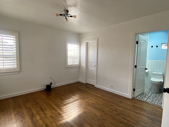 5th image of 2916 Hollister Ave