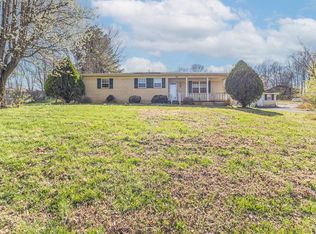 970 Howell Rd, Westmoreland, TN 37186