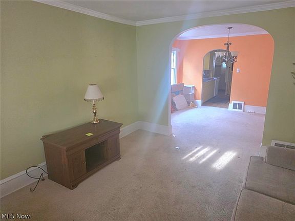 4th image of 646 Columbia Ave