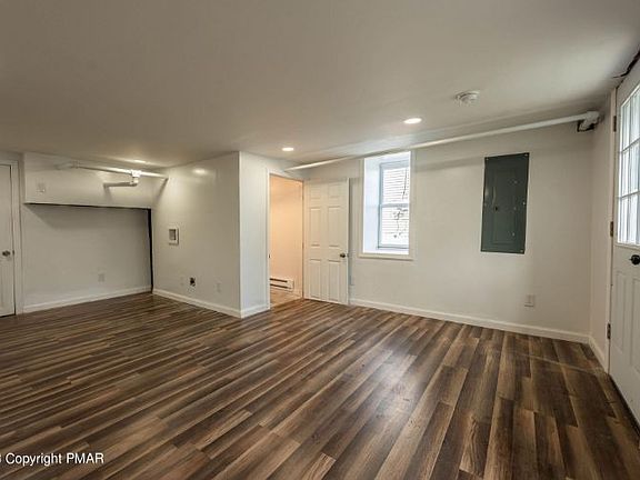 3rd image of 213 Smith St