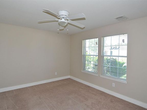 4th image of 415 Laurel Pine Dr