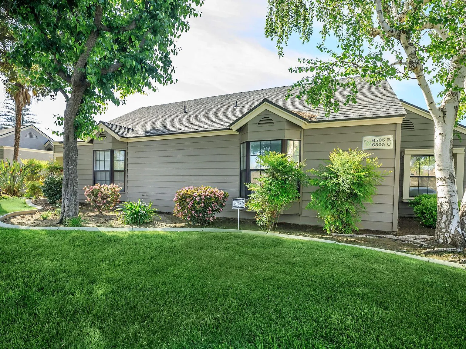 Laurelwood West Villas — Photo 3