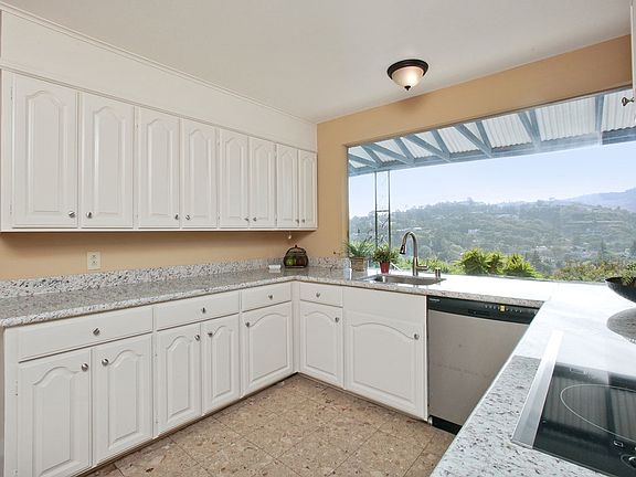 5th image of 125 Highland Ave
