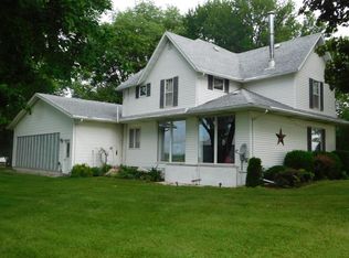 37 Oxford Junction Rd, Clarence, IA 52216