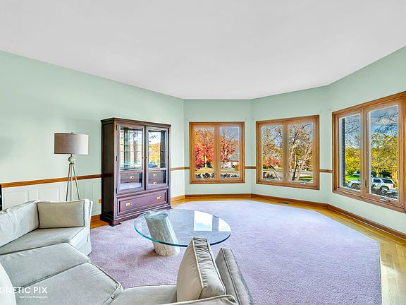5th image of 15328 Sharon Dr