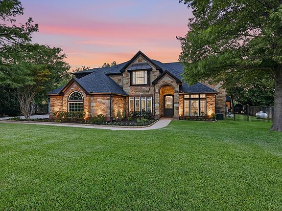 2nd image of 210 Canyon Oaks Dr