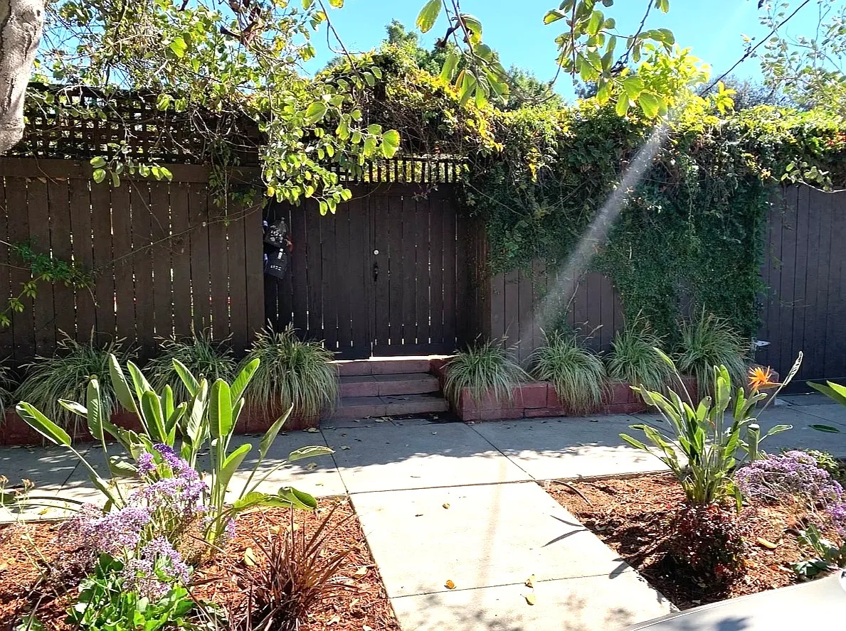 1122 Manzanita Street — Photo 2
