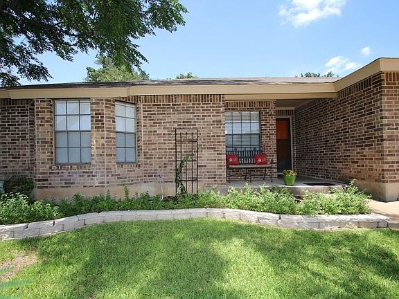3rd image of 2406 Creek Bend Cir