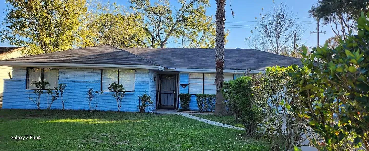 4 bed, 2.0 bath, 1747 sqft, $2,100 — Photo 1