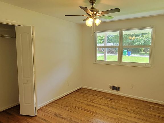 5th image of 1101 Lynmoor Dr NE