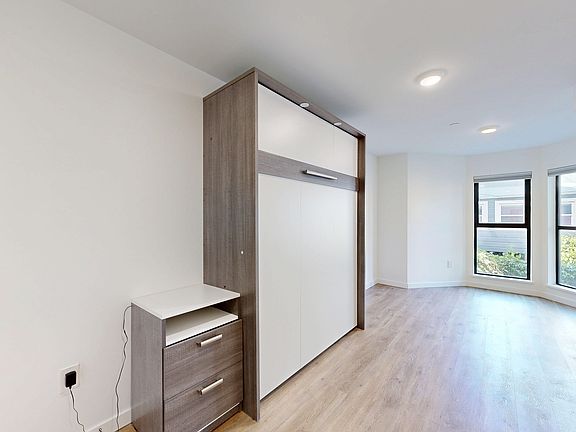 5th image of 1532 Howard St #202