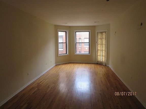3rd image of 5740 S King Dr Unit 2D