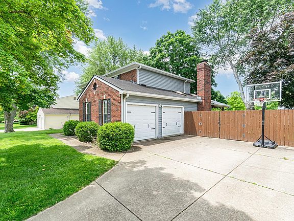 3rd image of 7567 Cinnamon Woods Dr