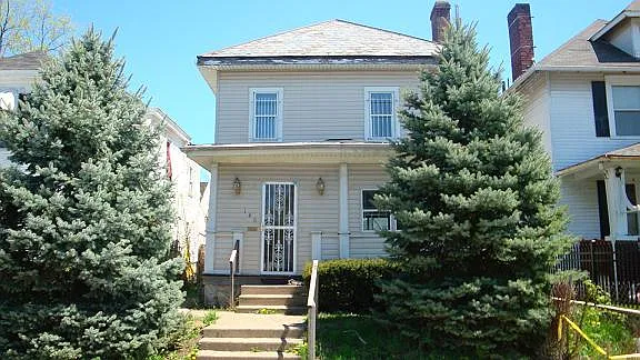146 S Warren Ave — Photo 1
