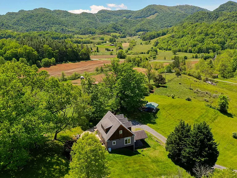 330 Sutton Branch Rd — Photo 16