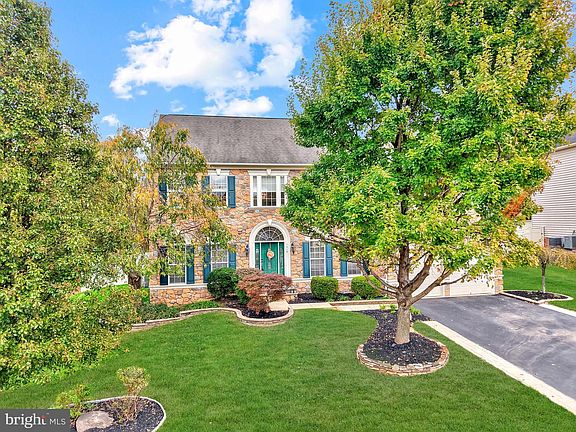 2nd image of 1019 E Kensington Cir