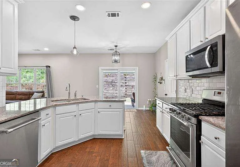 2865 Stonehenge Ct — Photo 14