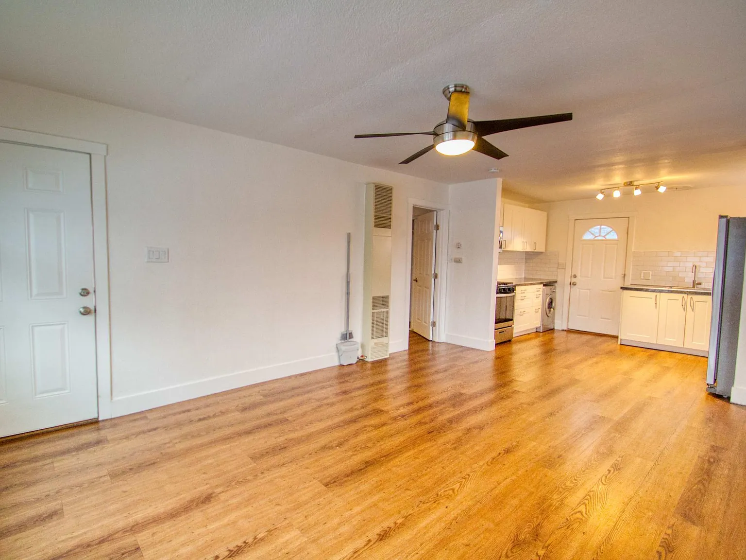 1 bed, 718 sqft, $1,500 — Photo 3