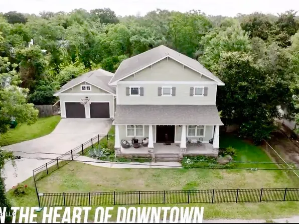 504 Dewey Ave, Ocean Springs, MS 39564
