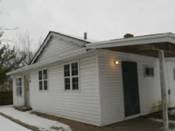 26260 N Oak Ave, Mundelein, IL 60060