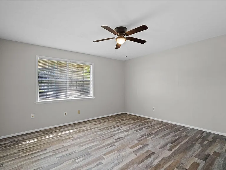2729 Main St #8 — Photo 2