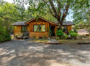 2906 Demaray Dr, Grants Pass, OR 97527