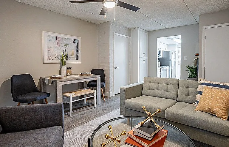 Parq on 5th — Photo 6