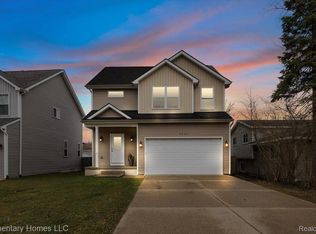 4003 Elmhurst Rd, Waterford, MI 48328