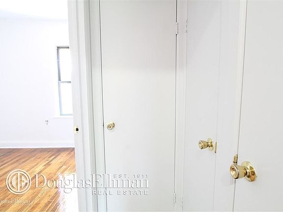 5th image of 4726 49th St APT 3E