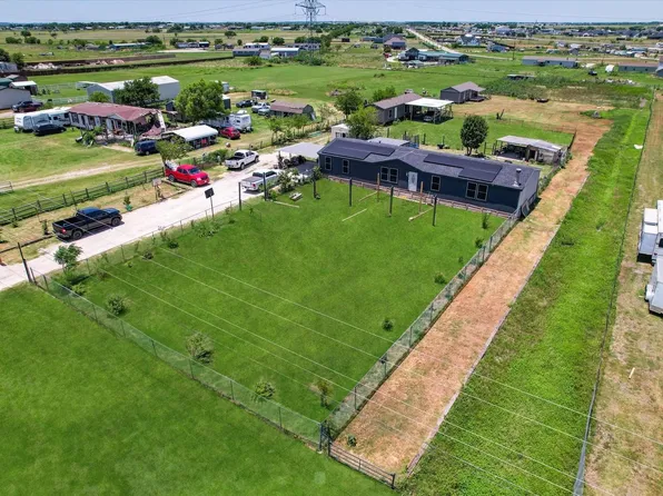 5909 Black Springs Ln, Joshua, TX 76058