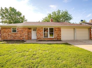 1912 Mesquite Trl, Hurst, TX 76054