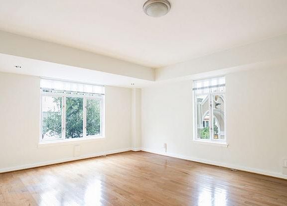 2nd image of 1320 Lombard St
