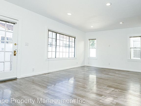 2nd image of 710 N Hayworth Ave #11160993