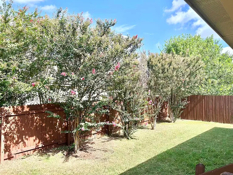 1104 Valerie Cv — Photo 28