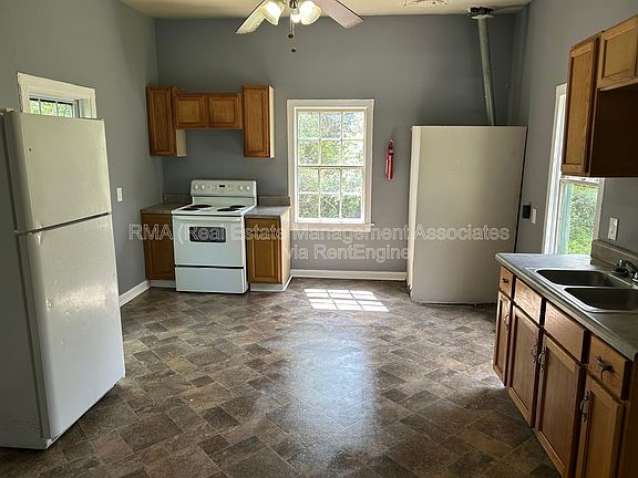 3rd image of 522 W Slaton Ave