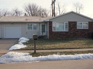 1103 N Stark St, Davenport, IA 52804