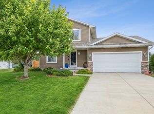 801 NE Rosewood Ct, Grimes, IA 50111