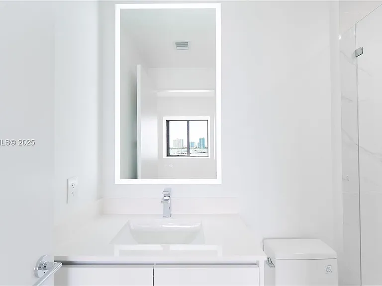 700 NE 24th St #2905 — Photo 36