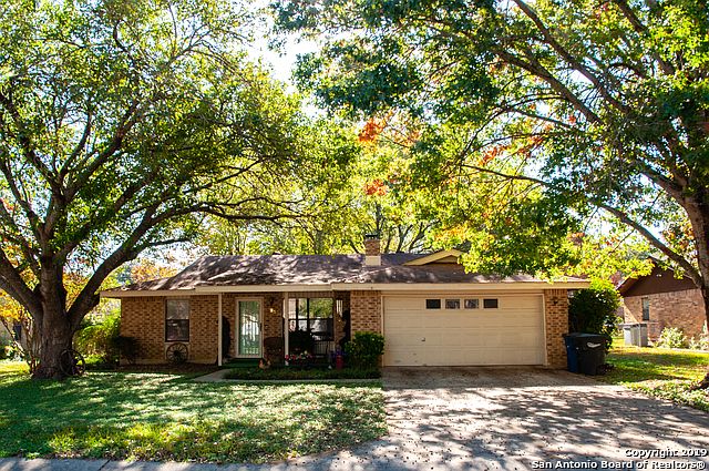 1st image of 923 Hideaway Cir