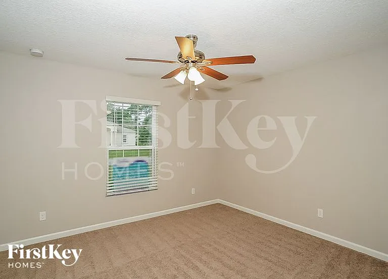 1881 SW Millikin Ave — Photo 9