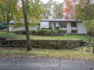 8714 Redbud Ln, Lenexa, KS 66220