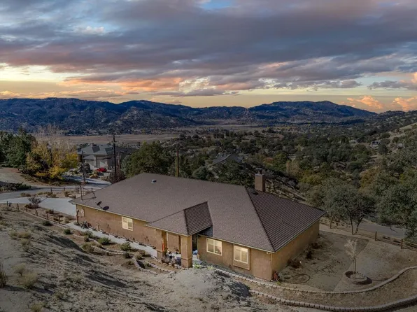 24031 Jacaranda Dr, Tehachapi, CA 93561