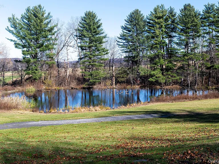 58 On The Grn — Photo 4