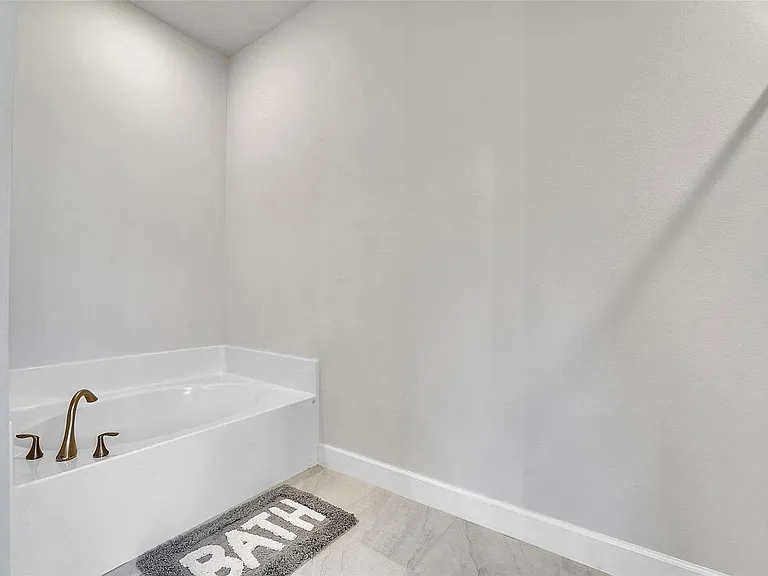 8600 Merano Ave — Photo 16