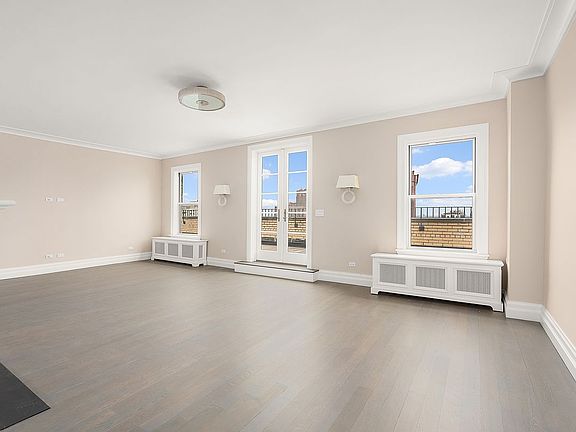 4th image of 24 Monroe Pl Unit Penthouse