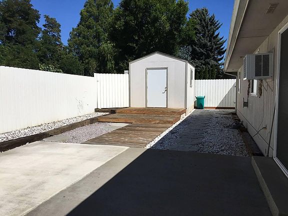 This shed is for other unit, only pic i had to show